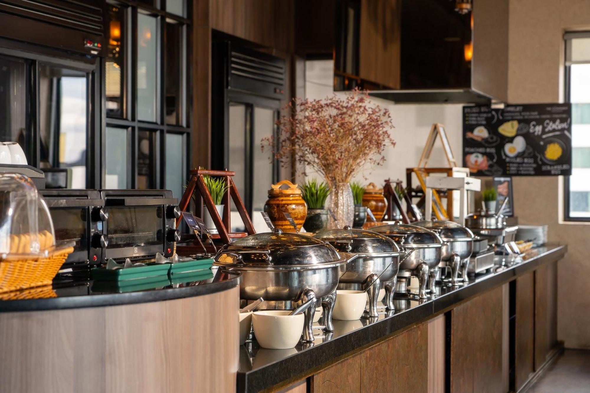 The Continent Sukhumvit - Asok Bts 5* בנגקוק